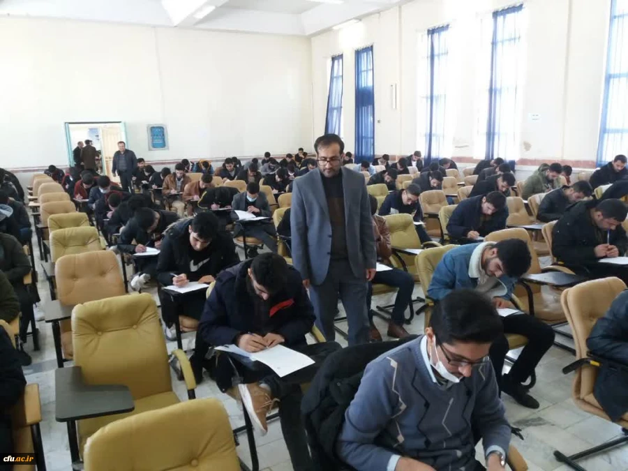 بازدید رییس دانشگاه فرهنگیان از نحوه برگزاری آزمون های نیمسال اول سال تحصیلی 1402-1401 7