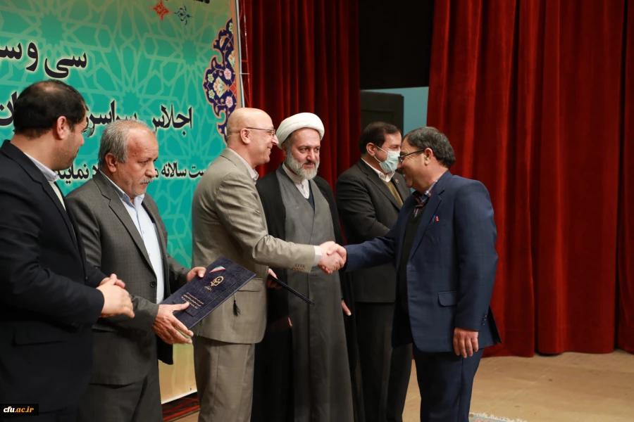 از برگزیدگان رهنامه 40 ماده ای تقدیر شد 3