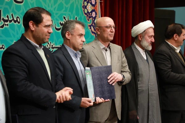 از برگزیدگان رهنامه 40 ماده ای تقدیر شد 4