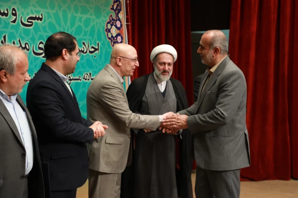 از برگزیدگان رهنامه 40 ماده ای تقدیر شد 5