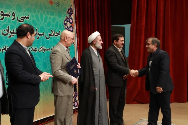 از برگزیدگان رهنامه 40 ماده ای تقدیر شد 7