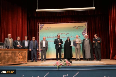 طی مراسمی با حضور وزیر علوم و رئیس دانشگاه فرهنگیان:

برگزیدگان رهنامه 40 ماده ای دانشگاه فرهنگیان معرفی شدند
