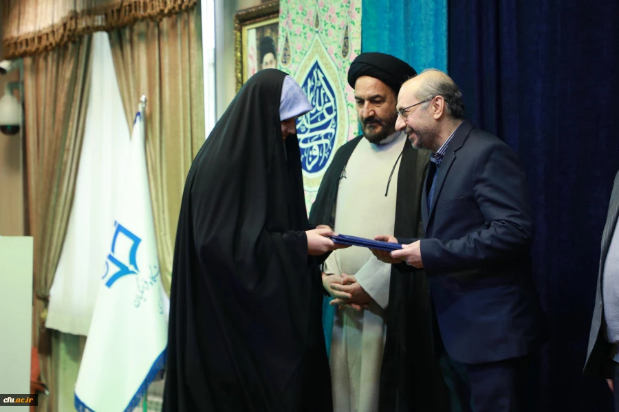 تجلیل از دانشجو معلمان برگزیده سی و پنجمبن دوره مسابقات سراسری حقظ و قرائت قرآن کریم سازمان اوقاف 12