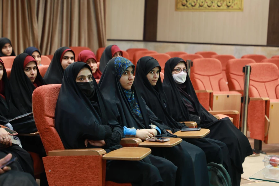 تجلیل از دانشجو معلمان برگزیده سی و پنجمبن دوره مسابقات سراسری حقظ و قرائت قرآن کریم سازمان اوقاف 5