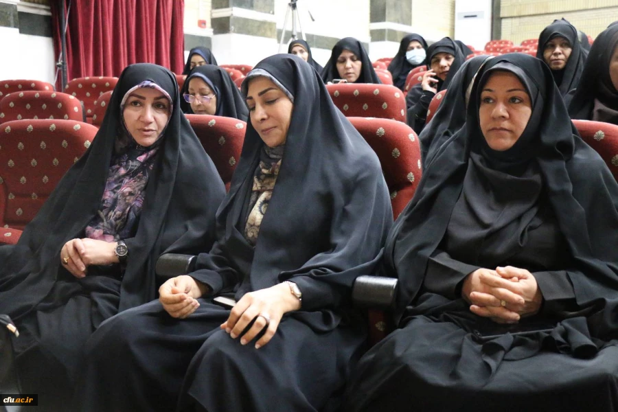 
همزمان با دوره کشوری تربیت مربی درس آموزش قرآن کریم دانشگاه فرهنگیان، محفل انس با قرآن کریم در بوشهر برگزار شد. 7