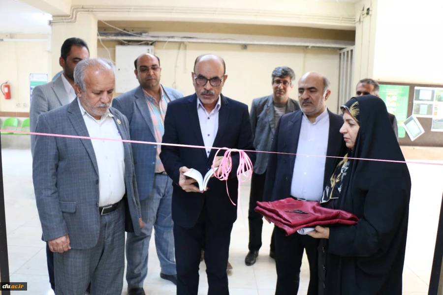 
با حضور معاون مدیرکل فرهنگی دانشگاه فرهنگیان، دارالقرآن پردیس علامه طباطبایی دانشگاه فرهنگیان استان بوشهر افتتاح شد. 3