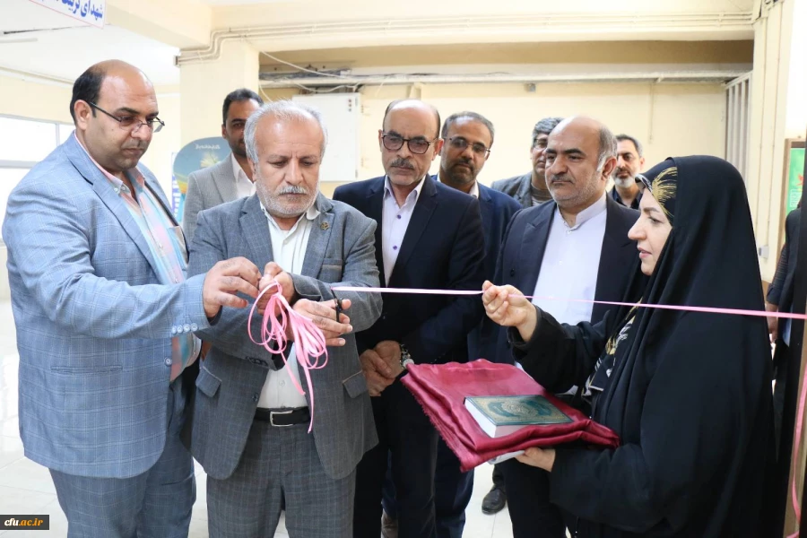 
با حضور معاون مدیرکل فرهنگی دانشگاه فرهنگیان، دارالقرآن پردیس علامه طباطبایی دانشگاه فرهنگیان استان بوشهر افتتاح شد. 4