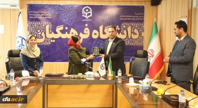 رئیس دانشگاه فرهنگیان عنوان کرد:

زبان فارسی بخش مهمی از هویت جامعه بشریت است