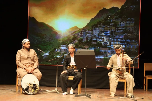 جهانی شدن هویت اقوام از دغدغه های دانشگاه فرهنگیان است. 11