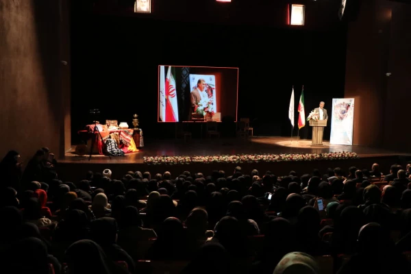 امر تربیت معلم یعنی: حب وطن، نشر فرهنگ ایرانی اسلامی و تضمین رساندن این کشور به صاحب اصلی آن 26