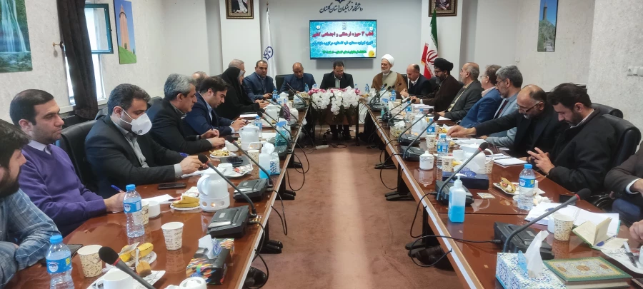 تمام همت دانشگاه باید در جهت گسترش فرهنگ نماز باشد. 4