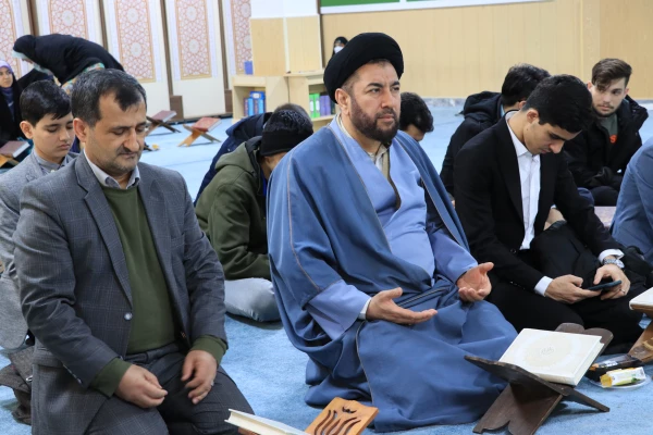 بمناسبت گرامیداشت اعیاد و موالید خجسته ی شعبان المعظم،کرسی تلاوت قرآن کریم با حضور قاریان بین المللی وبرجسته استانی برگزار گردید. 6