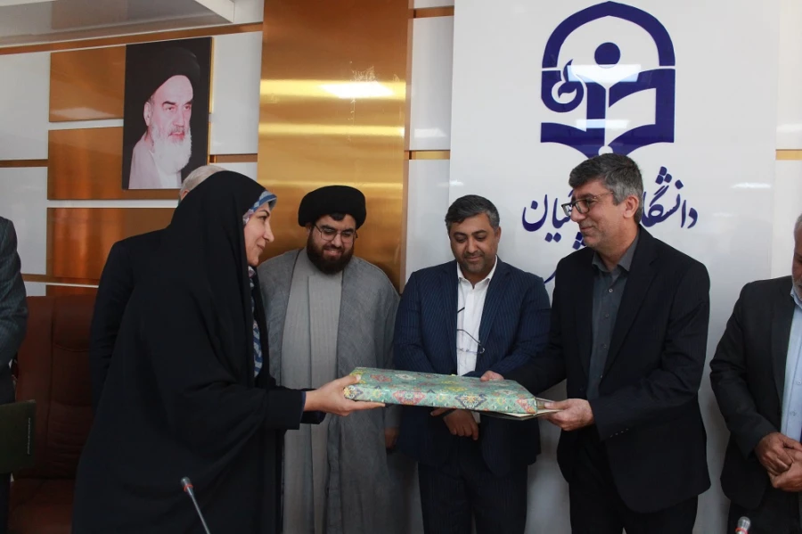 با حضور مشاور رئیس و مدیرکل حراست دانشگاه فرهنگیان؛
رئیس اداره حراست مدیریت استانی دانشگاه فرهنگیان استان بوشهر معارفه شد 15