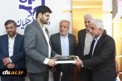 با حضور مشاور رئیس و مدیرکل حراست دانشگاه فرهنگیان؛
رئیس اداره حراست مدیریت استانی دانشگاه فرهنگیان استان بوشهر معارفه شد 17