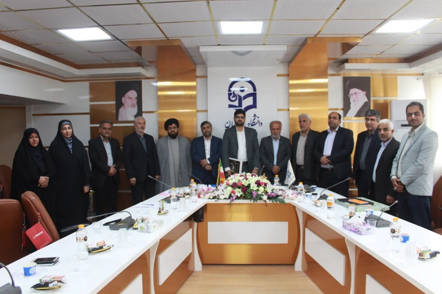 با حضور مشاور رئیس و مدیرکل حراست دانشگاه فرهنگیان؛
رئیس اداره حراست مدیریت استانی دانشگاه فرهنگیان استان بوشهر معارفه شد 18