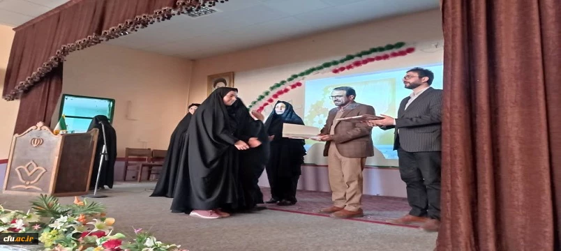  کارگاه راه های شادکامی با محوریت یوگای خنده در پردیس بنت الهدی صدر اردبیل