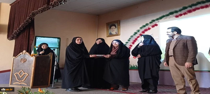  کارگاه راه های شادکامی با محوریت یوگای خنده در پردیس بنت الهدی صدر اردبیل