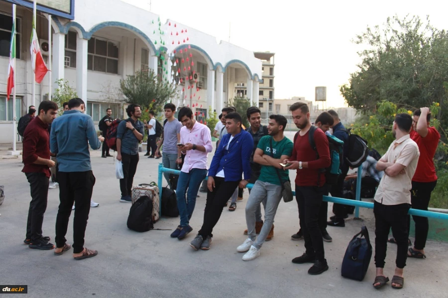 با حضور رئیس دانشگاه فرهنگیان استان بوشهر؛
دانشجومعلمان این دانشگاه به اردوی راهیان نور اعزام شدند 4