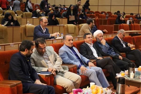 اختتامیه هفتمین گردهمایی سراسری دانشجویی دانشگاه فرهنگیان در اصفهان 14