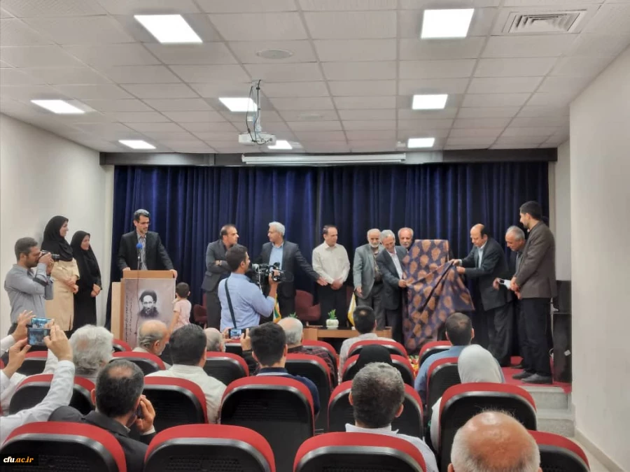 
به کوشش استاد دانشگاه فرهنگیان استان بوشهر؛
کتاب اشعار علامه سید عبدالله بلادی بوشهری رونمایی شد 7