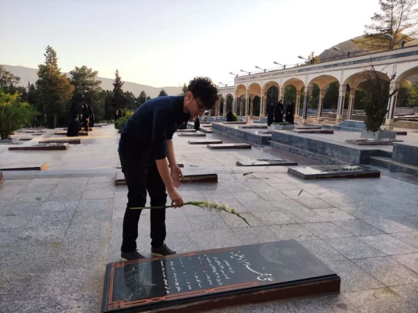 برگزاری ضیافت شهدا (اردوی زیارتی در گلزار شهدای خرم آباد) 2