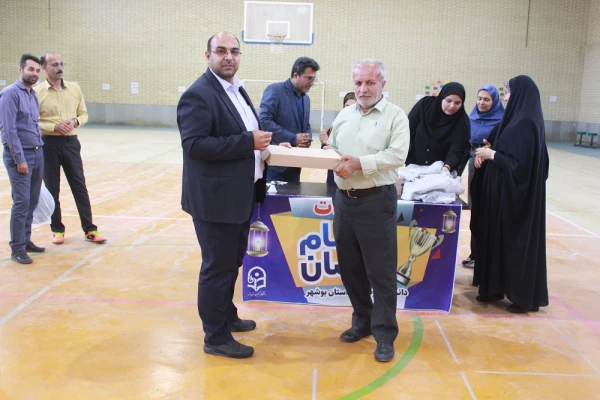 در دانشگاه فرهنگیان استان بوشهر؛
جشنواره ورزشی جام رمضان کارکنان برگزار شد 10