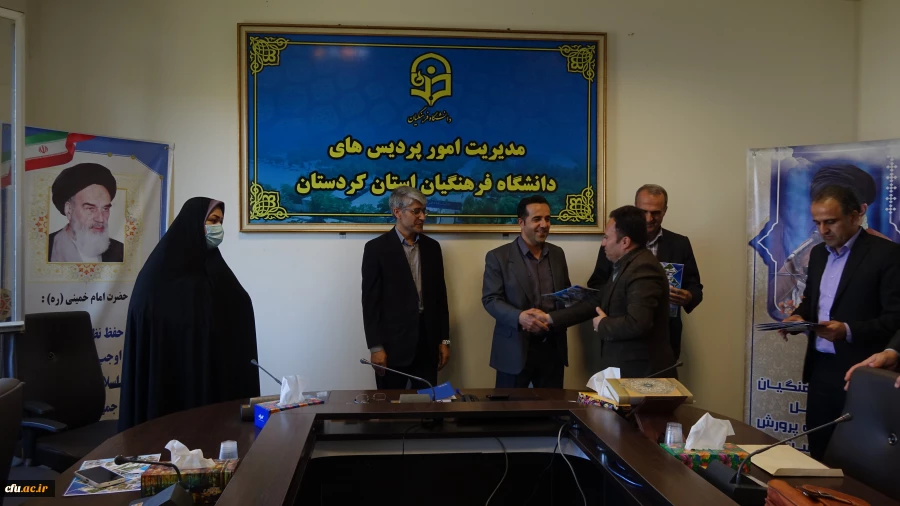 مراسم تکریم و معارفه مدیران گروه های آموزشی دانشگاه فرهنگیان کردستان
 4