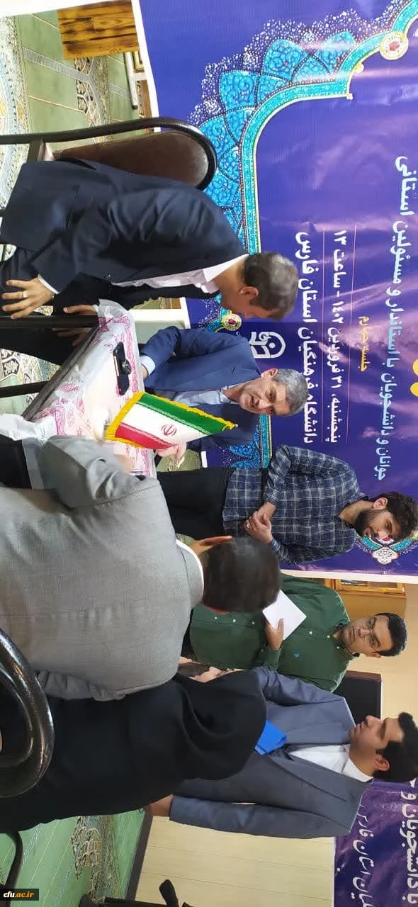 برپایی چهارمین میزخدمت استاندار فارس ویژه جوانان و دانشجویان در دانشگاه فرهنگیان پردیس شهید رجایی شیراز
 6