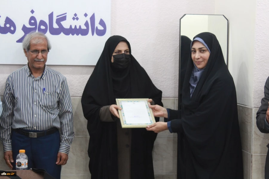 با حضور هیات رئیسه دانشگاه فرهنگیان استان بوشهر؛
از مشاورین پردیس های این دانشگاه تجلیل شد 5