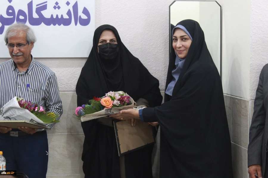 با حضور هیات رئیسه دانشگاه فرهنگیان استان بوشهر؛
از مشاورین پردیس های این دانشگاه تجلیل شد 7
