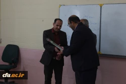 به مناسبت روز معلم؛
اساتید و کارکنان دانشگاه فرهنگیان با اهدای گل تجلیل شدند 7