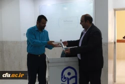 به مناسبت روز معلم؛
اساتید و کارکنان دانشگاه فرهنگیان با اهدای گل تجلیل شدند 11