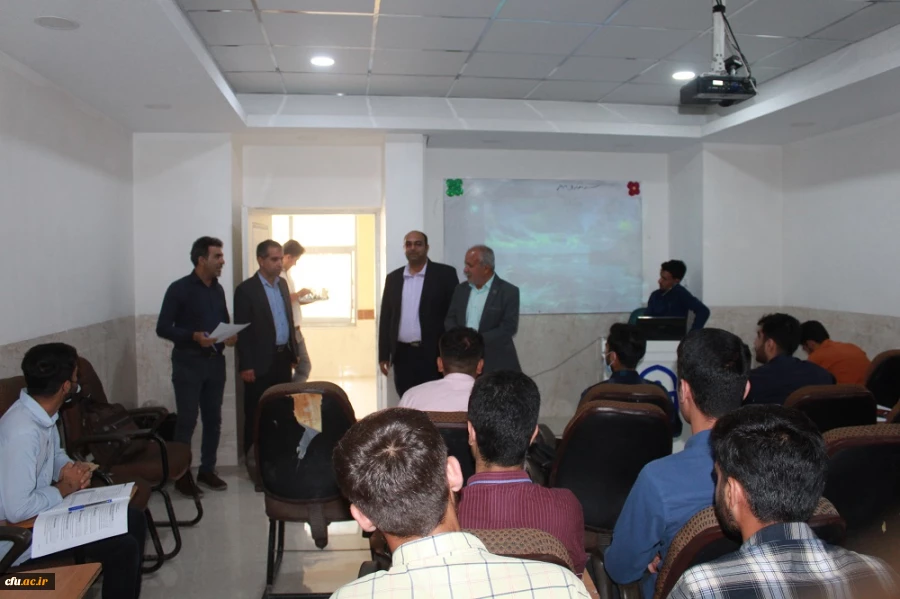 به مناسبت روز معلم؛
اساتید و کارکنان دانشگاه فرهنگیان با اهدای گل تجلیل شدند 12