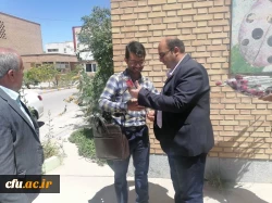 به مناسبت روز معلم؛
اساتید و کارکنان دانشگاه فرهنگیان با اهدای گل تجلیل شدند 19