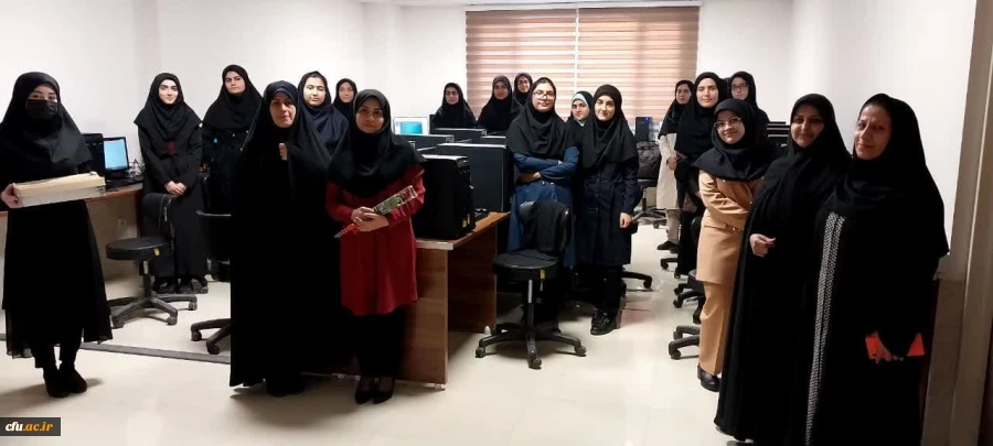 رئیس دانشگاه فرهنگیان استان مرکزی با حضور در کلاسهای اساتید از زحمات ایشان تقدیرکرد 9