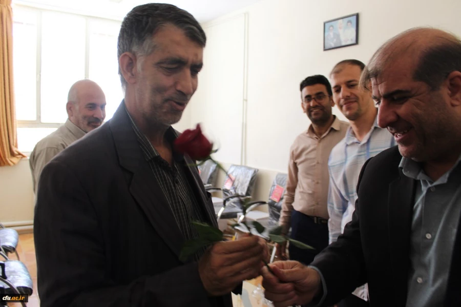 تبریک روز معلم وهفته سر آمدی آموزش به اساتید و دانشجو معلم دانشگاه فرهنگیان لرستان به روایت تصویر 8