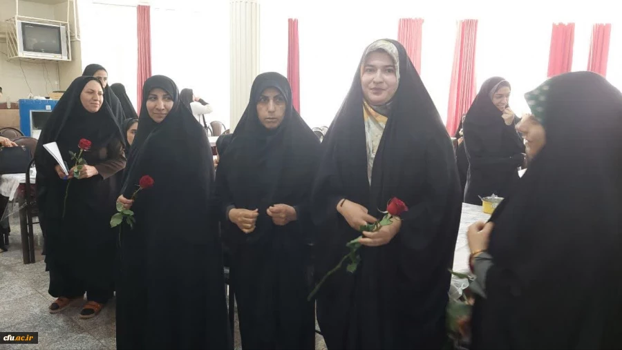 تبریک روز معلم وهفته سر آمدی آموزش به اساتید و دانشجو معلم دانشگاه فرهنگیان لرستان به روایت تصویر 13