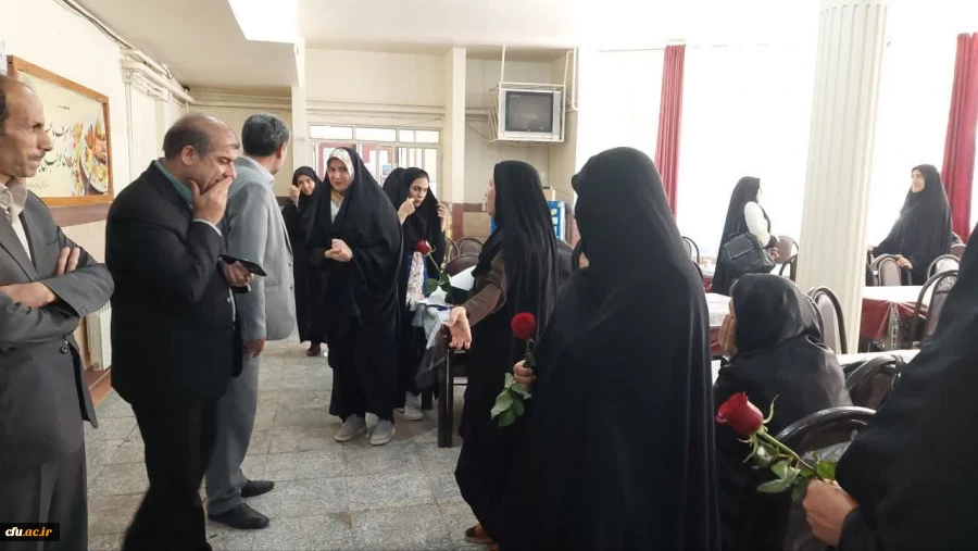 تبریک روز معلم وهفته سر آمدی آموزش به اساتید و دانشجو معلم دانشگاه فرهنگیان لرستان به روایت تصویر 16