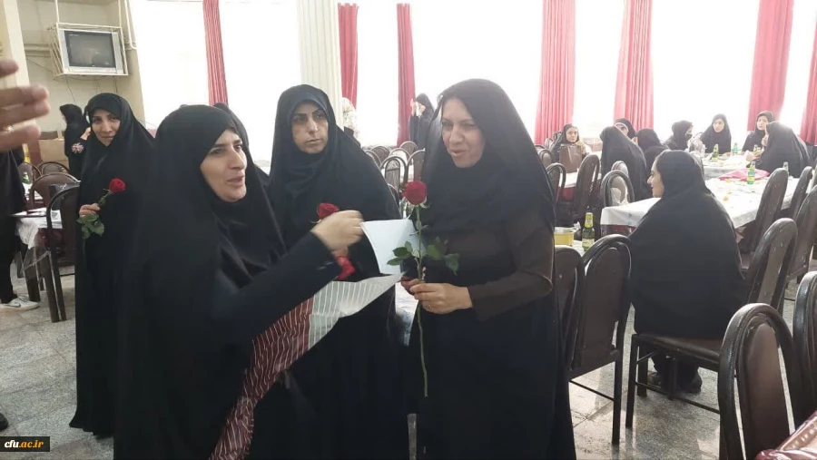 تبریک روز معلم وهفته سر آمدی آموزش به اساتید و دانشجو معلم دانشگاه فرهنگیان لرستان به روایت تصویر 20