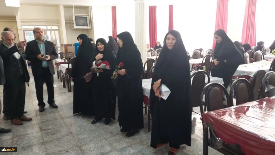 تبریک روز معلم وهفته سر آمدی آموزش به اساتید و دانشجو معلم دانشگاه فرهنگیان لرستان به روایت تصویر 23