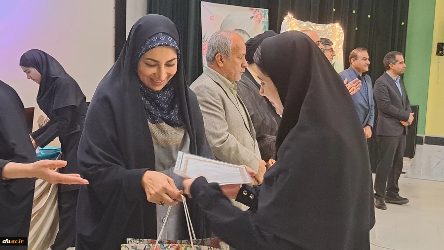 با حضور مسئولان و دانشجومعلمان برگزار شد؛
جشن باشکوه روز معلم دانشگاه فرهنگیان استان بوشهر 12