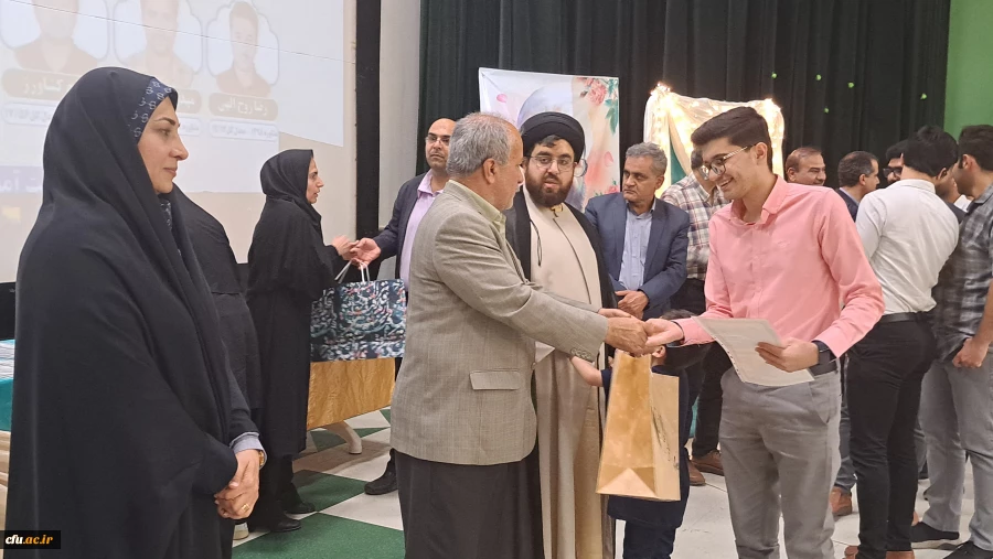 با حضور مسئولان و دانشجومعلمان برگزار شد؛
جشن باشکوه روز معلم دانشگاه فرهنگیان استان بوشهر 13