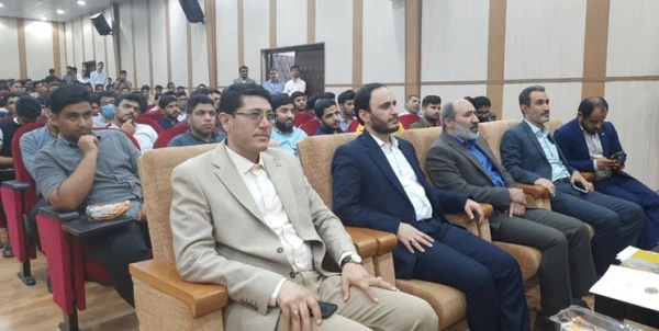 
نشست تشکل های دانشجویی هرمزگان با دکتر بهادری جهرمی، سخنگوی دولت، در دانشگاه فرهنگیان هرمزگان
 5