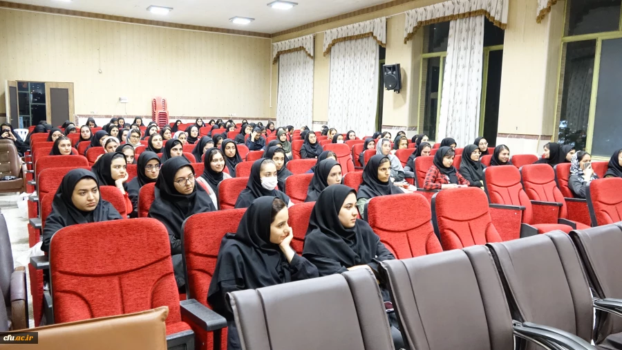 جلسه پرسش و پاسخ دانشجویان با رئیس و مسئولین
 3