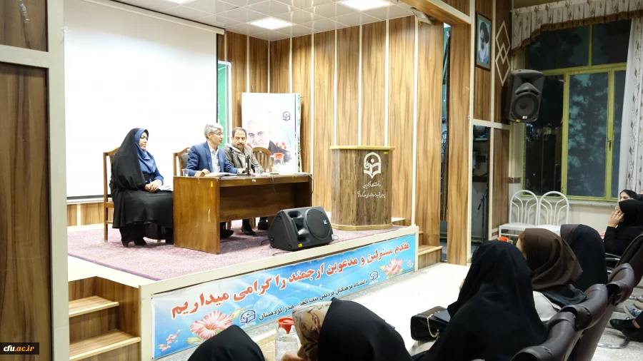 جلسه پرسش و پاسخ دانشجویان با رئیس و مسئولین
 8