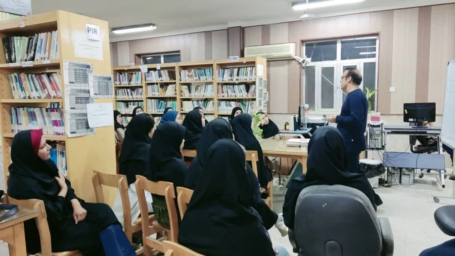 در پردیس بنت الهدی صدر دانشگاه فرهنگیان استان بوشهر برگزار شد:
کارگاه آموزشی نقد کتاب های داستان و رمان 4