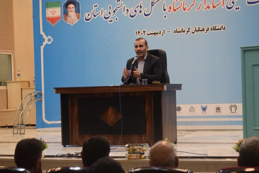 نشست صمیمی استاندار با تشکل های دانشجویی دانشگاههای استان 5