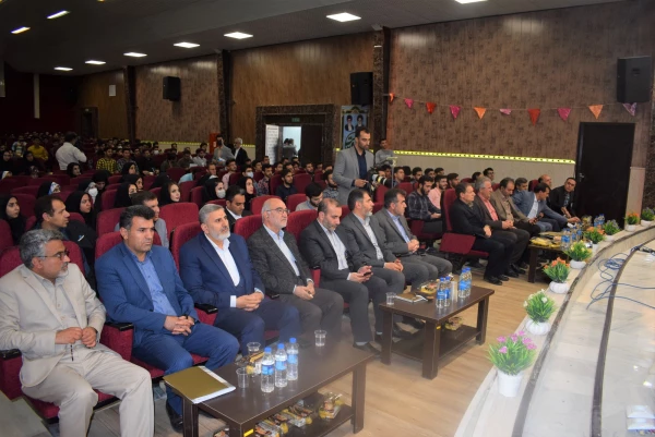 نشست صمیمی استاندار با تشکل های دانشجویی دانشگاههای استان 6