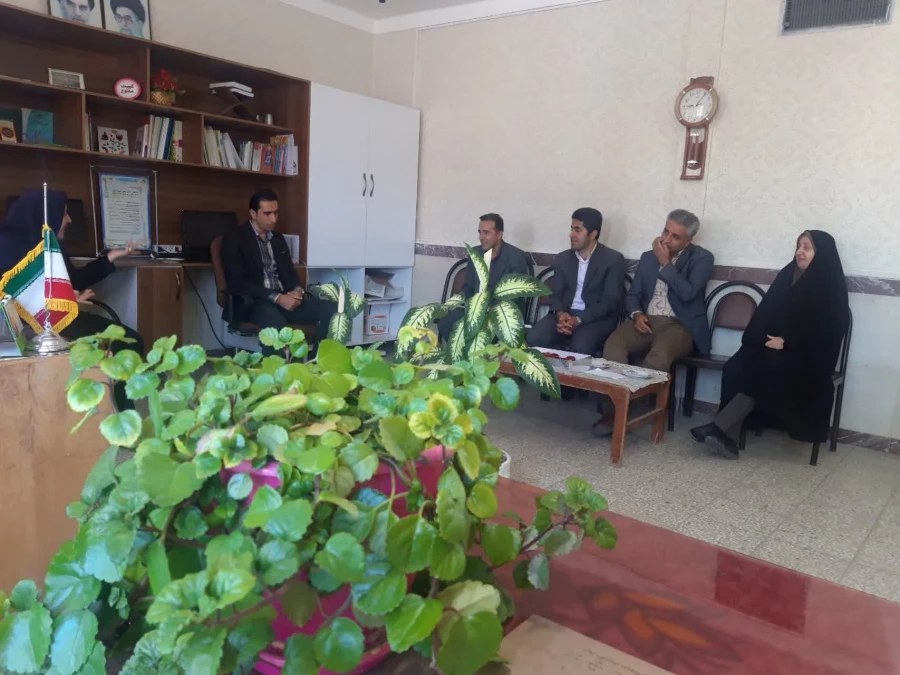 بازدید مسئولان و مدیران گروه های آموزشی دانشگاه فرهنگیان کردستان از مدارس مجری طرح کارورزی
 3