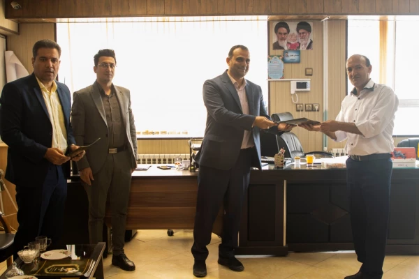 به مناسبت دهه سرآمدی آموزش انجام گرفت:
 2